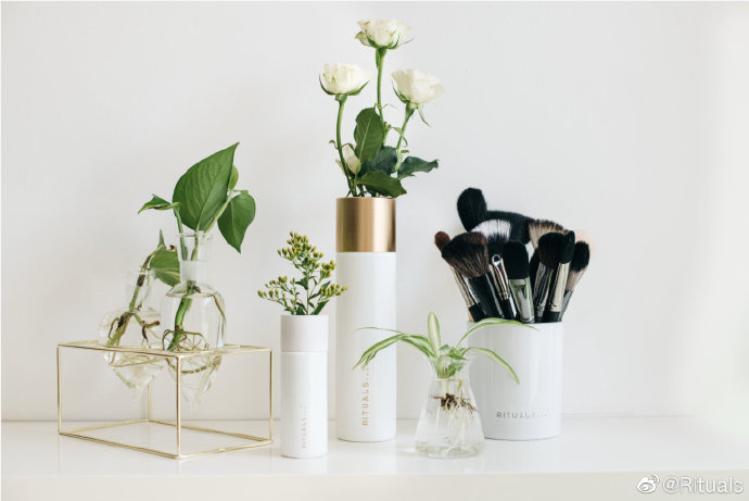 化妝品塑料包裝瓶的簡介及生產(chǎn)注意事項(xiàng) 化妝品塑料包裝瓶的簡介及生產(chǎn)注意事項(xiàng)