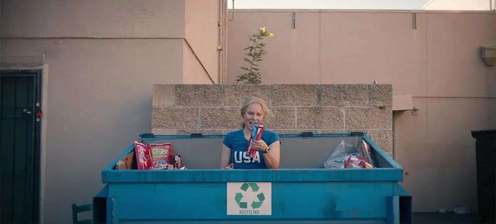 再也不用「擠牙膏」，高露潔換上的「潤滑劑」包裝，讓牙膏從此一滴不剩